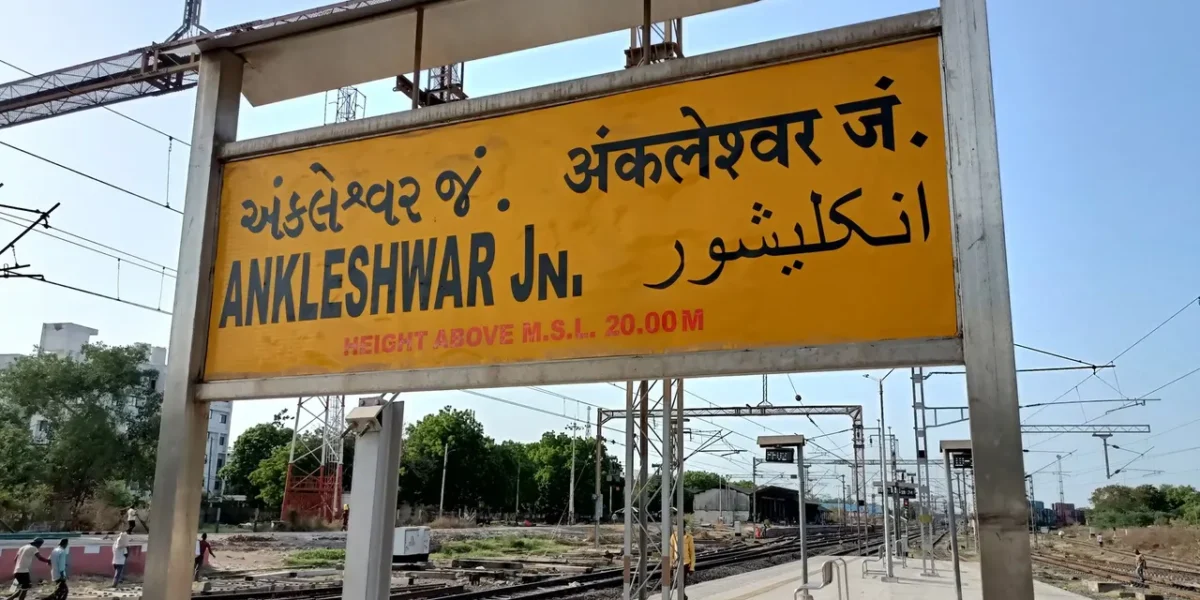 અંકલેશ્વર : રેલવે સ્ટેશન પરથી દોઢ વર્ષનું બિનવારસી બાળક મળી આવતા પોલીસે શરૂ કરી તપાસ