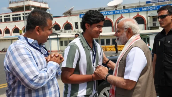 વૈભવ સૂર્યવંશી પટના એરપોર્ટ પર PM મોદીને મળ્યા, તેમના પગ સ્પર્શ કરીને લીધા આશીર્વાદ