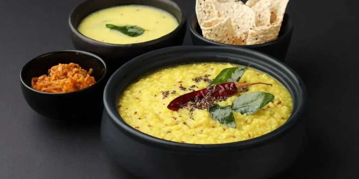 ગુજરાતી સ્ટાઈલમાં કઢી-ખીચડી ઘરે બનાવો, એક વાર ખાશો તો વારંવાર યાદ કરશો