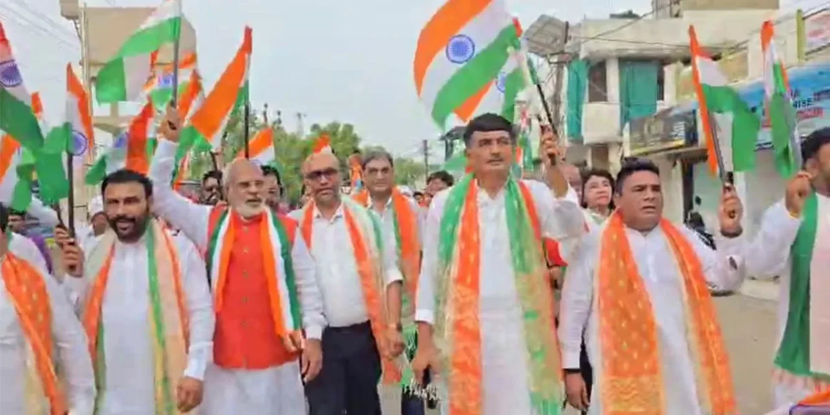 ભરૂચ: ભોલાવ વિસ્તારમાં તિરંગા યાત્રા નીકળી, 1200 ફૂટ લાંબો તિરંગો આકર્ષણનું કેન્દ્ર