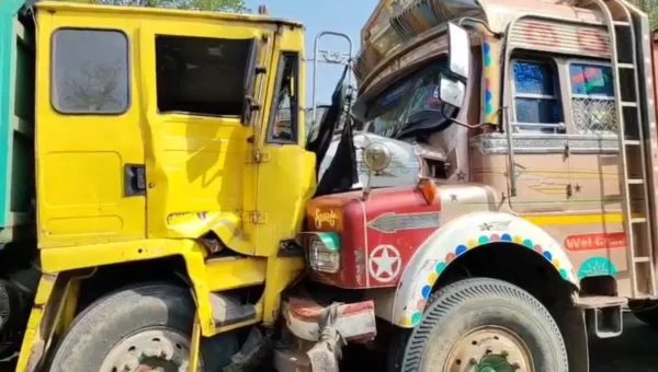 ભરૂચ: તવરા ગામ નજીક 2 ટ્રક સામસામે ભટકાય, ટ્રકચાલકોનો આબાદ બચાવ