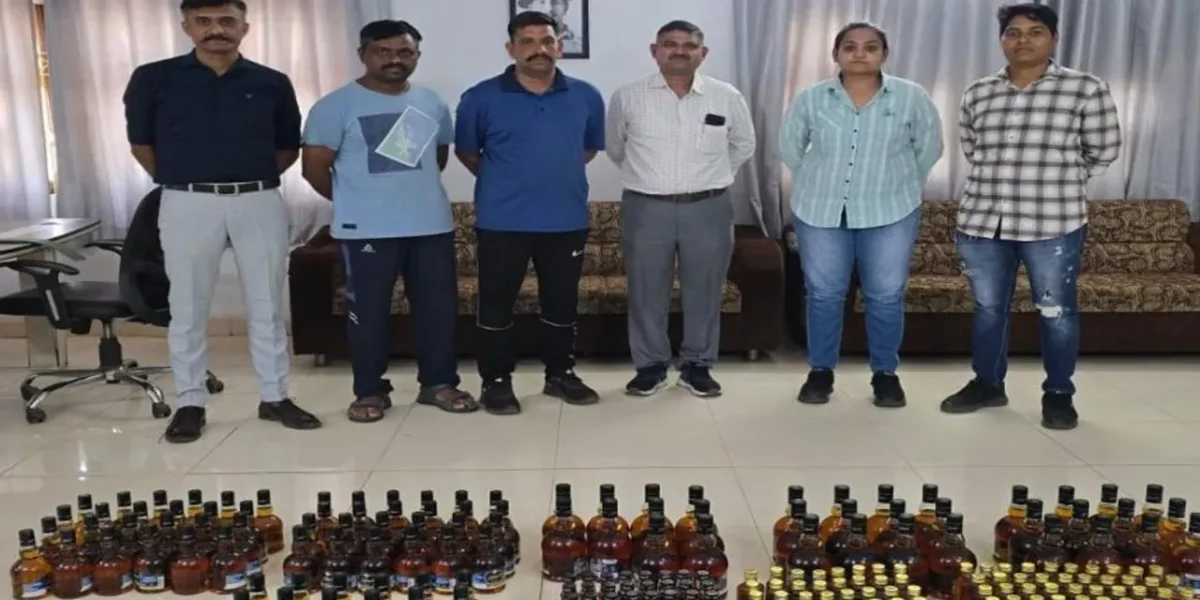 અંકલેશ્વર : ક્રાઇમ બ્રાન્ચે જીતાલી ફાટક નજીકથી રીક્ષામાં લઇ જવાતો રૂ.1.18 લાખનો દારૂનો જથ્થો ઝડપી પાડ્યો, 2 કિશોરની ધરપકડ