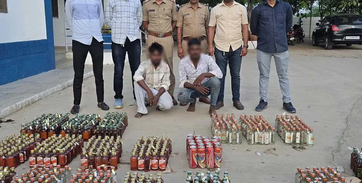 ભરૂચ: દહેજ પોલીસે રૂ.2.65 લાખની કિંમતનો વિદેશી દારૂનો જથ્થો ઝડપી પાડ્યો, 2 આરોપીઓની ધરપકડ