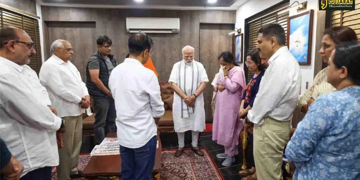 પીએમ મોદીએ સ્વર્ગસ્થ પૂર્વ મુખ્યમંત્રી વિજય રૂપાણીના પરિવારને મળ્યા, શોક વ્યક્ત કર્યો; જાણો તેમણે શું કહ્યું