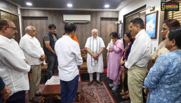 પીએમ મોદીએ સ્વર્ગસ્થ પૂર્વ મુખ્યમંત્રી વિજય રૂપાણીના પરિવારને મળ્યા, શોક વ્યક્ત કર્યો; જાણો તેમણે શું કહ્યું