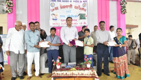 ભરૂચ: ઝઘડિયાના કપલસાડી ગામેથી કલેકટર ગૌરાંગ મકવાણાએ શાળા પ્રવેશોત્સવ-કન્યા કેળવણી મહોત્સવનો કરાવ્યો પ્રારંભ