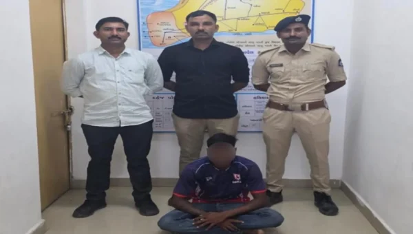 ભરૂચ: દહેજ પોલીસે પાસા એક્ટ હેઠળ આરોપીની કરી ધરપકડ, રાજકોટ મધ્યસ્થ જેલમાં ધકેલાયો
