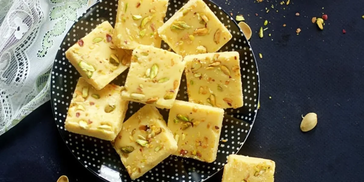 શ્રાવણમાં શિવજીને પ્રસાદમાં ધરાવો આ શુદ્ધ સફેદ મીઠાઇ, હલવાઇ જેવો સ્વાદ આવશે