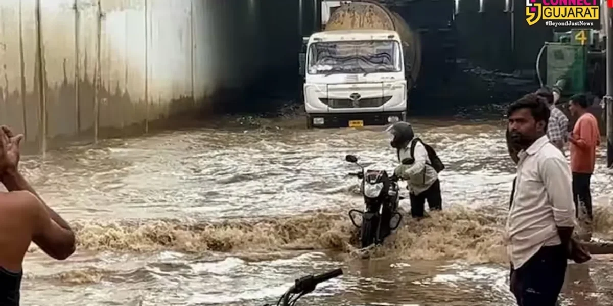 યુપીમાં હળવા વરસાદમાં રસ્તાઓ તળાવમાં ફેરવાઈ ગયા, નોઈડા ઓથોરિટીની બેદરકારીની પોલ ખુલી