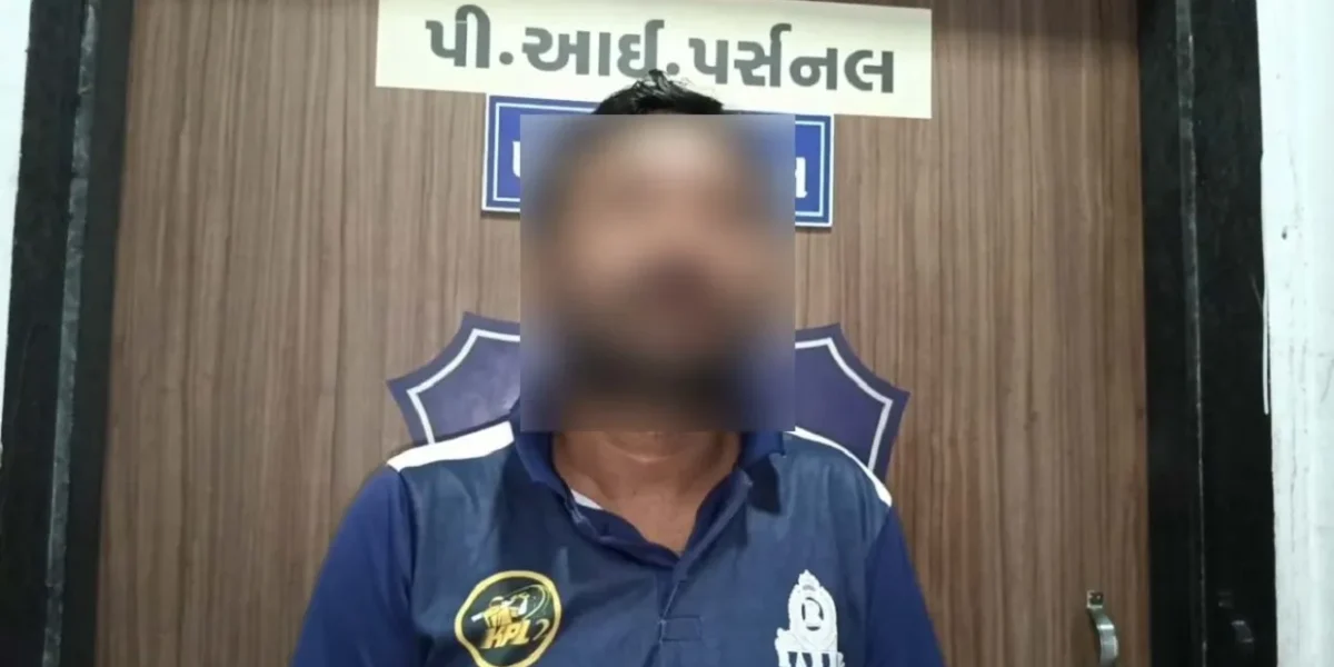 અંકલેશ્વર: GIDC પોલીસ મથકના પ્રોહીબિશનના ગુનામાં ફરાર આરોપીની ધરપકડ,જીતાલી ફાટક નજીક રીક્ષામાંથી ઝડપાયો હતો દારૂ