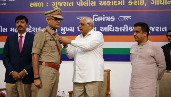 ગાંધીનગર : CM ભુપેન્દ્ર પટેલના હસ્તે પંચમહાલ-હાલોલ DYSP વિક્રમસિંહ રાઠોડને “ચંદ્રક” મેડલ એનાયત કરાયો