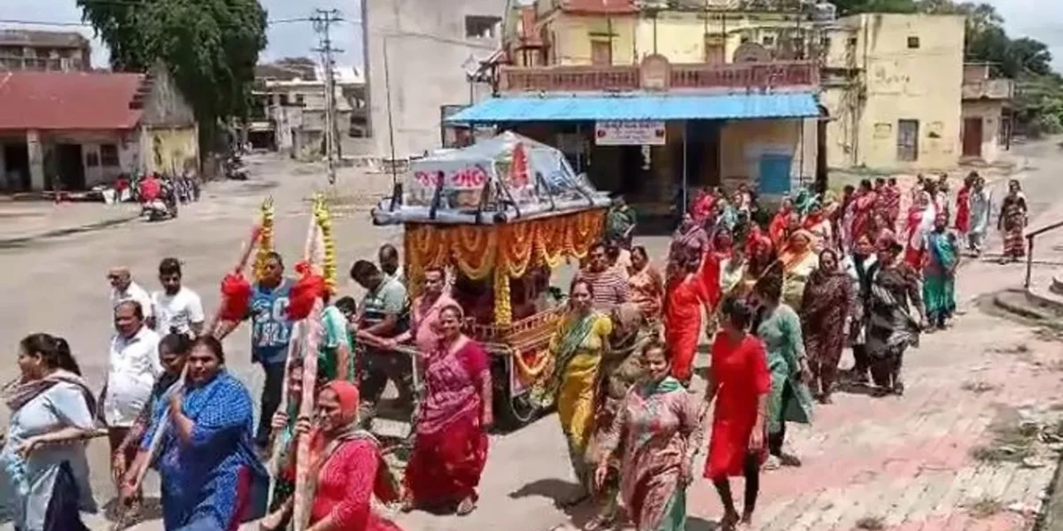 ભરૂચ : માઁ અંબાના પ્રાગટ્ય દિવસની ઉજવણી અંતર્ગત ઝઘડીયાના ઉમલ્લાથી અંબાજી પગપાળા સંઘનું પ્રસ્થાન…