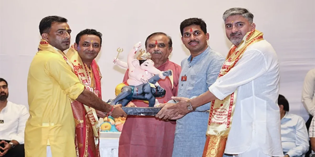 ઓપરેશન સિંદૂરની સફળતા વચ્ચે કાશ્મીરમાં ગુંજશે ગણેશ ઉત્સવ, પુણેથી કાશ્મીર પહોંચી ગણેશ મૂર્તિઓ