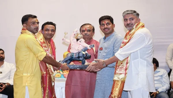 ઓપરેશન સિંદૂરની સફળતા વચ્ચે કાશ્મીરમાં ગુંજશે ગણેશ ઉત્સવ, પુણેથી કાશ્મીર પહોંચી ગણેશ મૂર્તિઓ