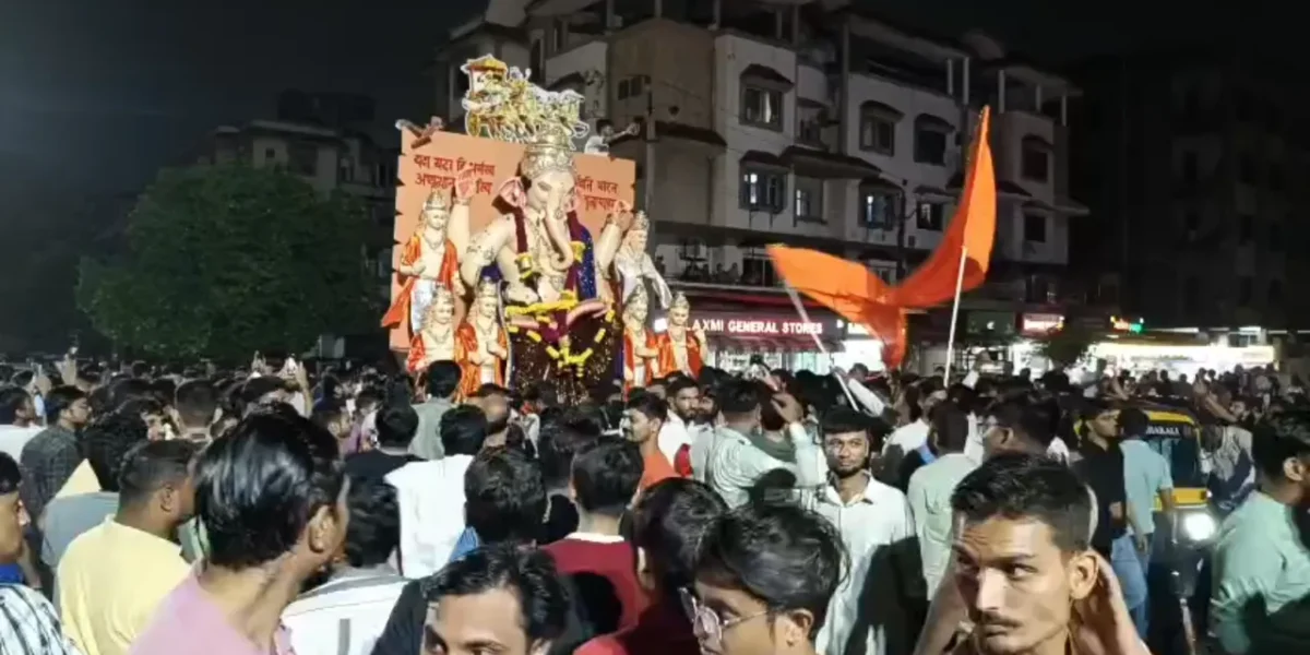 અંકલેશ્વરના વિઘ્નહર્તાની ભવ્ય આગમન યાત્રા, જોગર્સ પાર્કથી એપલ પ્લાઝા સુધીની યાત્રામાં માનવ મહેરામણ ઉમટયું