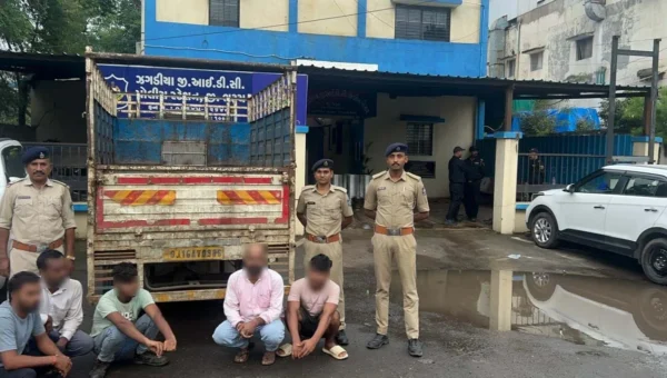 ભરૂચ: ઝઘડિયા GIDCની કેએલજે પેટ્રોપ્લાસ્ટ કંપનીમાં થયેલ ચોરીનો ભેદ ઉકેલાયો, 5 આરોપીઓની ધરપકડ