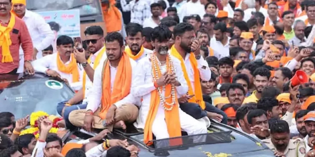 મુંબઈમાં વરસાદથી તબાહી, આઝાદ મેદાનમાં ભૂખ હડતાળ પર બેઠેલા મરાઠા આંદોલનકારીઓ વિખેરાયા