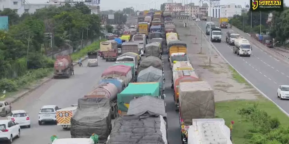 અંકલેશ્વર: NH 48 પર ફરી એકવાર ટ્રાફિકજામ, સુરત તરફની લેનમાં 3 કી.મી.સુધી વાહનોની કતાર