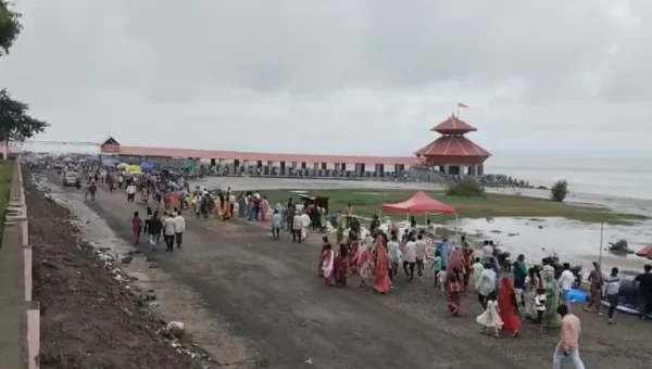 ભરૂચ : પવિત્ર શ્રાવણ માસના અંતિમ દિવસે કંબોઈ સ્થિત સ્તંભેશ્વર મહાદેવ મંદિરે ભક્તોનું ઘોડાપુર ઉમટયું હતું