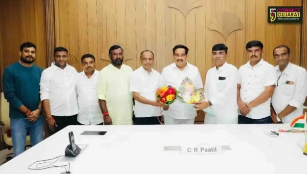 સુરત : ભરૂચ દૂધધારા ડેરીના ભાજપના ચૂંટાયેલા સભ્યોએ પ્રદેશ પ્રમુખ સી.આર.પાટીલ સાથે કરી શુભેચ્છા મુલાકાત