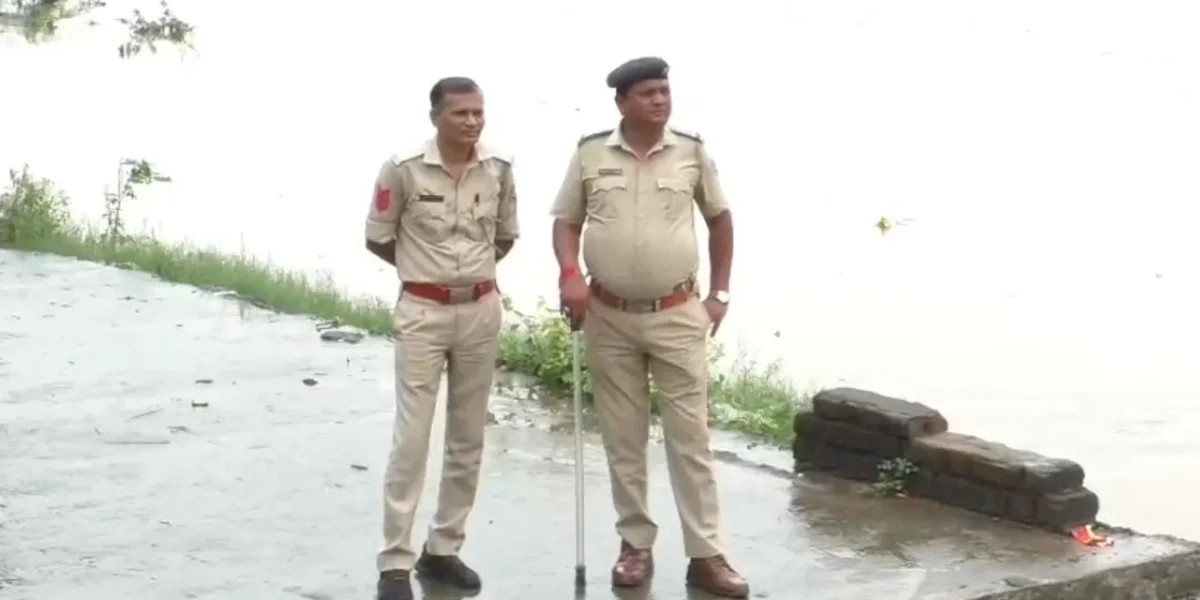 અંકલેશ્વર: ગોલ્ડનબ્રિજ નજીક પોલીસ બંદોબસ્ત ગોઠવાયો, ફોટો-વિડીયો માટે લોકોનો ધસારો વધતા સલામતીના ભાગરૂપે લેવાયો નિર્ણય