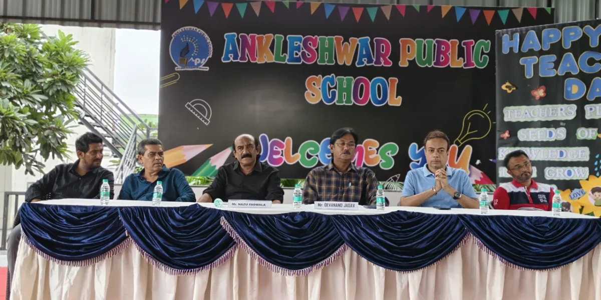 અંકલેશ્વરની પબ્લિક સ્કૂલ ખાતે શિક્ષક દિનની ગુરુવંદના સાથે શિક્ષકોનું સન્માન કરી ઉજવણી કરાઈ