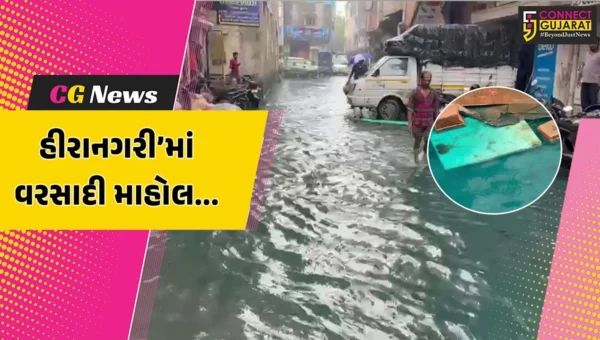 સુરત : ઉધના વિસ્તારમાં વરસાદી પાણી સાથે ડ્રેનેજમાંથી વાદળી રંગનું કેમિકલયુક્ત પાણી માર્ગ પર ફરી વળ્યું..!
