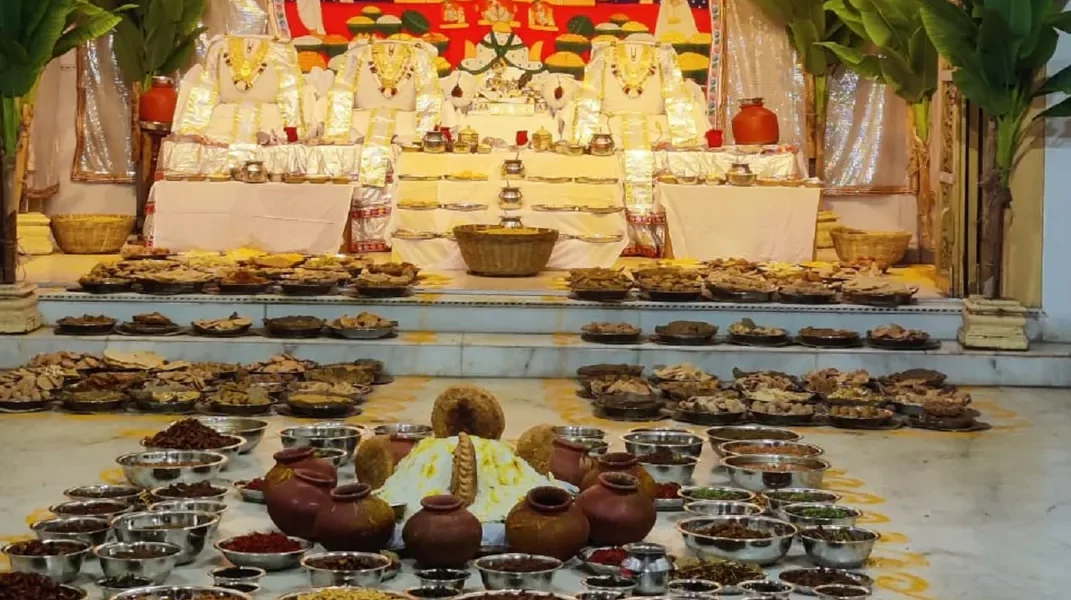 ભરૂચ : આચાર્યજી શ્રી મહાપ્રભુજી બેઠક ખાતે લાભપંચમના દિને અન્નકૂટ દર્શનનો લ્હાવો લેતા વૈષ્ણવો