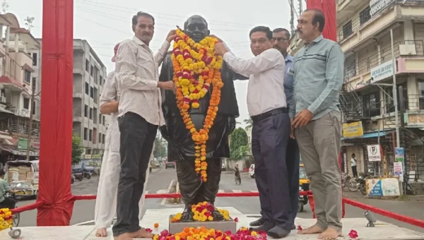 અંકલેશ્વર : નોટિફાઈડ એરિયામાં કોંગ્રેસ દ્વારા સરદાર પટેલ અને પૂર્વ વડાપ્રધાન ઇન્દિરા ગાંધીને પુષ્પાંજલિ અર્પણ કરાઈ