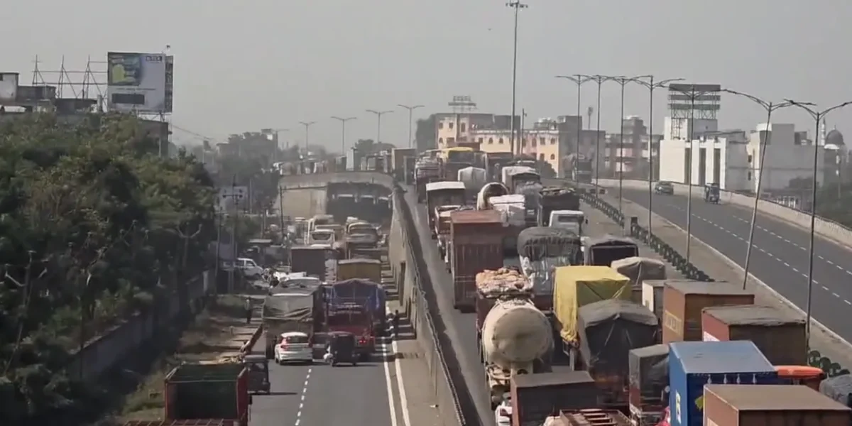 અંકલેશ્વર: દિવાળીના તહેવારો પૂર્વે NH 48 પર ભારે ટ્રાફિકજામ, વતન જતા અનેક વાહનચાલકો અટવાયા