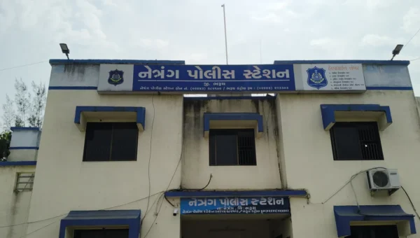 ભરૂચ: નેત્રંગમાં 10 વર્ષીય બાળકીના મોત બાદ પરિવારના આક્ષેપોએ ઉઠાવ્યા પ્રશ્નો, પોલીસે પ્રાથમિક તપાસમાં દુષ્કર્મની વાત નકારી