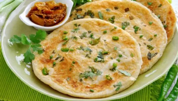 વિન્ટર સ્પેશિયલ લીલા લસણ–આલુ પરાઠા: જાણો સરળ રેસીપી
