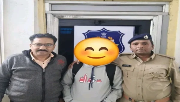 અંકલેશ્વર :  વિખુટા પડેલ કિશોરને રેલવે સ્ટેશન નજીકથી પોલીસે શોધી કાઢ્યો, પરિવાર સાથે કરાવ્યું મિલન