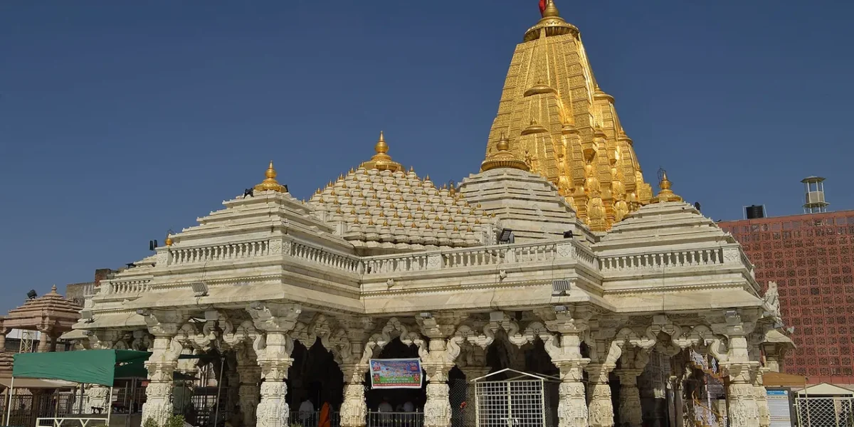 અંબાજી મંદિરમાં આઠમની પૂજા અંગે હાઇકોર્ટનો મહત્વનો ચુકાદો,દાંતાના રાજવી પરિવારનો વિશેષાધિકાર કોર્ટે કર્યો નાબૂદ