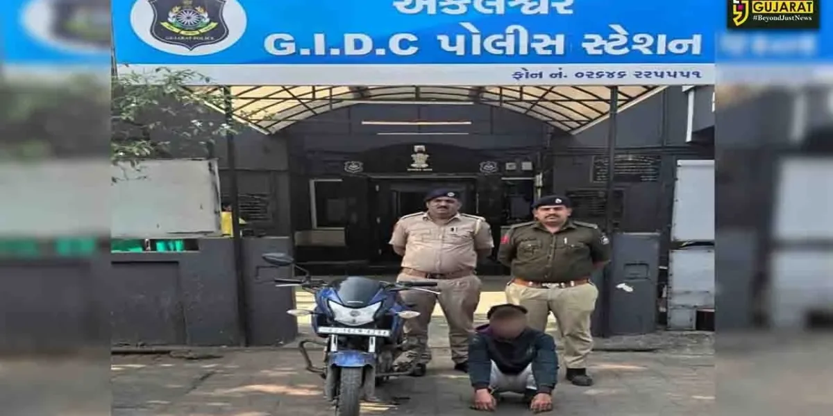 અંકલેશ્વર: GIDCમાં  બાઈક પર સ્ટંટ કરનાર યુવાન ઝડપાયો, હીરોગીરી ઉતારવા માફી માંગતો વિડીયો જાહેર કરાયો