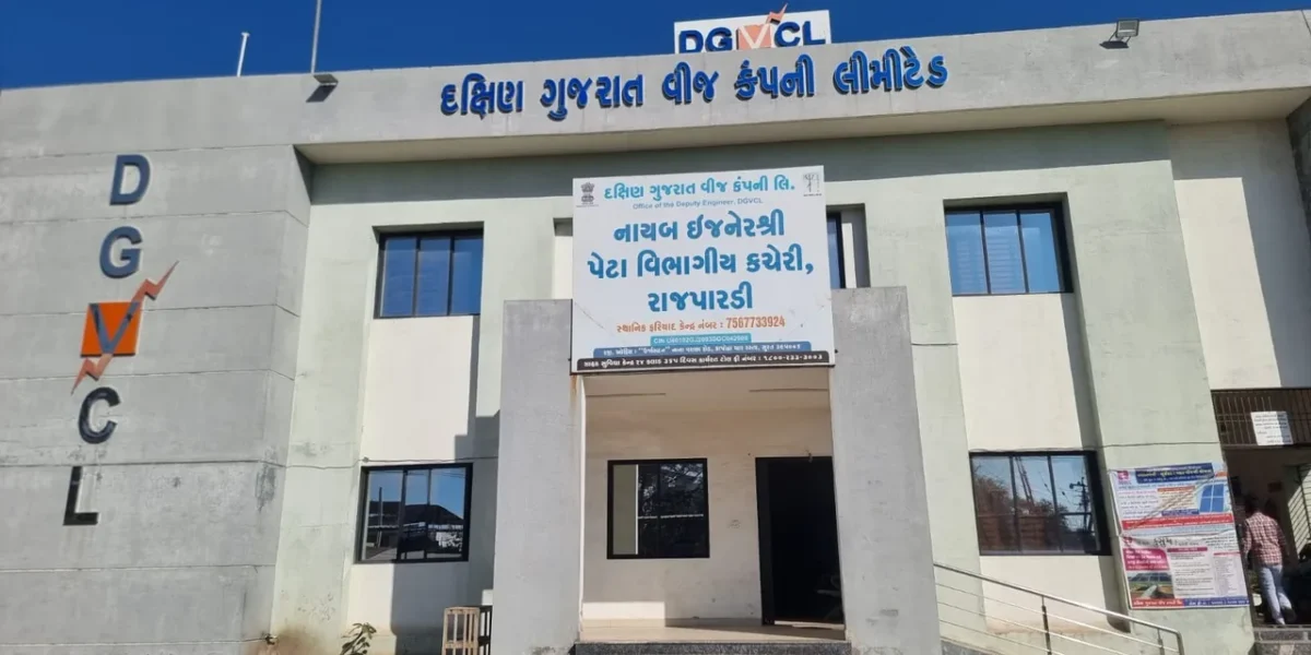 ભરૂચ : રાજપારડીના ગ્રામ્ય વિસ્તારોમાં DGVCLની વિજિલન્સ ટીમના દરોડાથી વીજચોરોમાં ફફડાટ,10 લાખ ઉપરાંતની વીજચોરી ઝડપાઇ