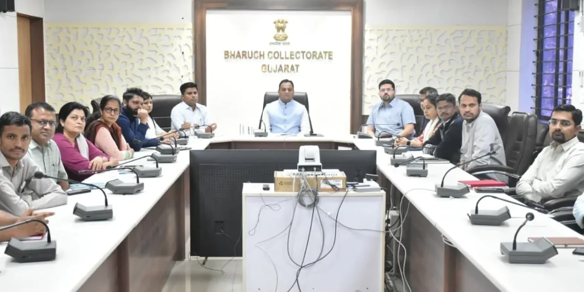 ભરૂચ: કલેક્ટર કચેરી ખાતે રાજ્ય કક્ષાના સુશાસન દિવસની ઉજવણી કાર્યક્રમના જીવંત પ્રસારણમાં અધિકારીઓ સહભાગી બન્યા
