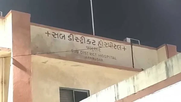 ભરૂચ: જંબુસર નજીક દરિયામાં ONGCના સર્વે માટે જઈ રહેલ કામદારોની બોટ પલટી, 1નું મોત 30 જેટલા કામદારોને બચાવી લેવાયા