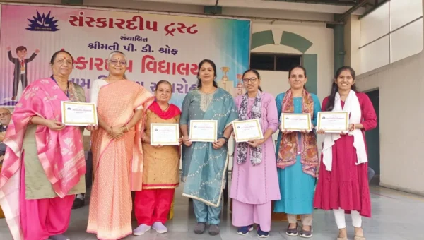 અંકલેશ્વર: સંસ્કારદીપ વિદ્યાલયમાં ઇનામ વિતરણ સમારોહનું કરાયુ આયોજન