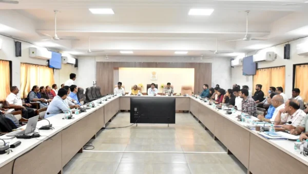 ભરૂચ: જિલ્લા વિકાસ અધિકારીશ યોગેસ કાપસેના અધ્યક્ષસ્થાને જિલ્લા ફરિયાદ અને સંકલન સમિતિની બેઠક યોજાઈ