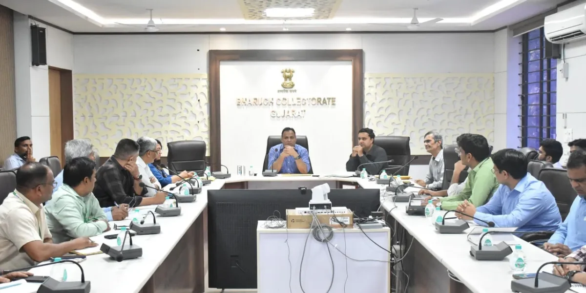 ભરૂચ: કલેક્ટર ગૌરાંગ મકવાણાના અધ્યક્ષસ્થાને જિલ્લા ડીસ્ટ્રીકટ ક્રાઈસીસ ગૃપની બેઠક યોજાઈ