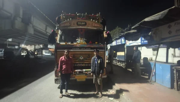 ભરૂચ : પાલેજ પોલીસે 16 પશુઓ ભરેલ ટ્રક ઝડપી પાડી, ડ્રાઇવર-ક્લીનરની ધરપકડ