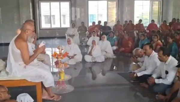 અંકલેશ્વર : જીઆઇડીસી જૈન સંઘમાં આચાર્ય ભગવંતોનું સામૈયું અને પ્રેરણાદાયી પ્રવચન યોજાયું