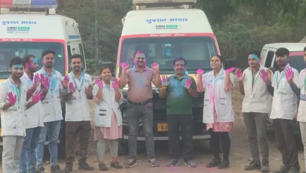 ભરૂચ: 108 એમ્બ્યુલન્સ સેવાના કર્મચારીઓ દ્વારા ધુળેટીના પર્વની કરાય ઉજવણી
