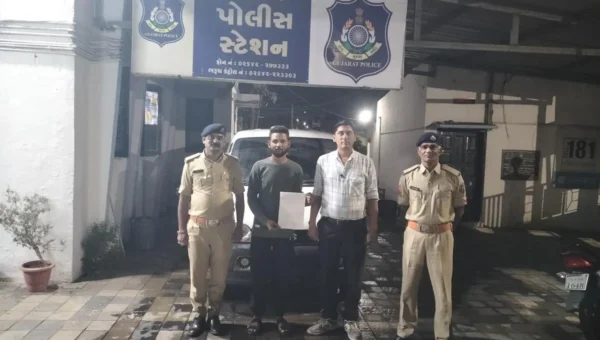 ભરૂચ: પાલેજ પોલીસે તેરા તુજકો અર્પણ અભિયાન અંતર્ગત રૂ.2.50 લાખની કાર મૂળ માલિકને પરત કરી