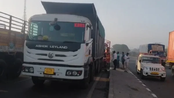 અંકલેશ્વર: NH 48 બાકરોલ ઓવરબ્રિજ પર ટ્રક પાછળ ટેમ્પો ભટકાતા અકસ્માત, ટેમ્પા ચાલકને ઇજા