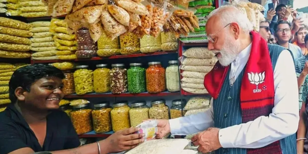 ‘ડુંગળી ખાવ છું, મગજ નહીં’: PM મોદીએ પશ્ચિમ બંગાળમાં રસ્તા પર ઝાલમુરીની મજા માણી, દુકાનદારને આપ્યો રમુજી જવાબ