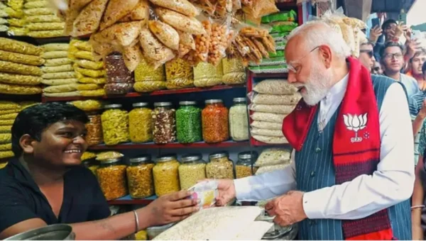 ‘ડુંગળી ખાવ છું, મગજ નહીં’: PM મોદીએ પશ્ચિમ બંગાળમાં રસ્તા પર ઝાલમુરીની મજા માણી, દુકાનદારને આપ્યો રમુજી જવાબ