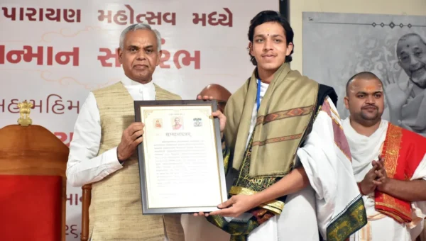 ભરૂચ : શુક્લ યજુર્વેદ માધ્યંદિન શાખાના ઘન પારાયણ નિમિત્તે યોજાયો ‘વેદમૂર્તિ સન્માન સમારોહ’,રાજ્યપાલ આચાર્ય દેવવ્રત રહ્યા ઉપસ્થિત