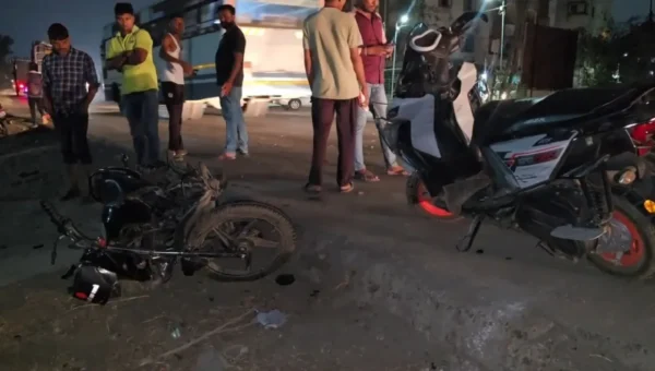 અંકલેશ્વર: કોસમડી નજીક 2 બાઈક સામસામે ભટકાય, 3 લોકો ઇજાગ્રસ્ત